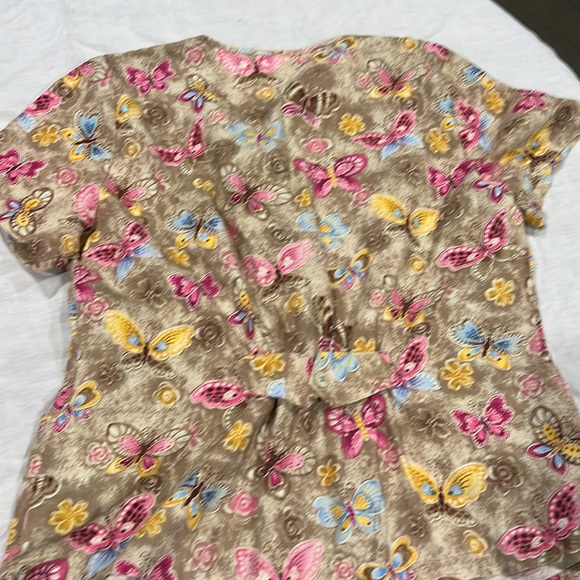 Bundle of 2 MED SCRUB tops - Picture 5 of 7